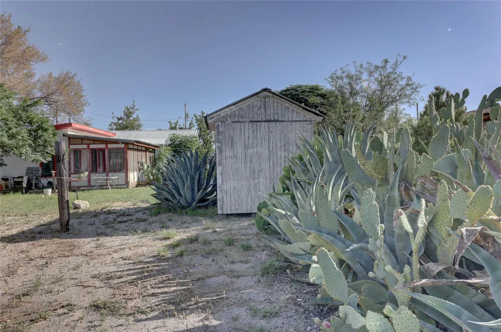 207 S 5th Street E Marathon, TX 79842