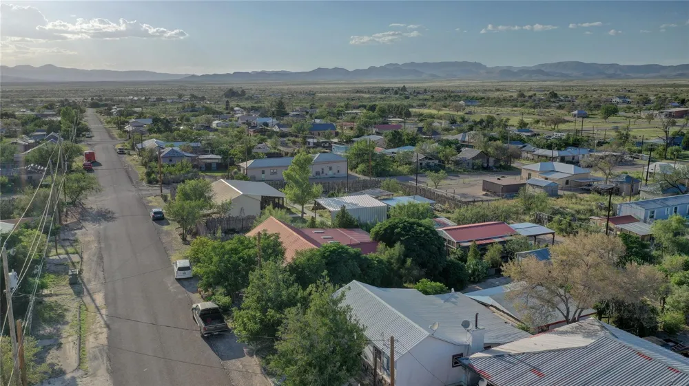 207 S 5th Street E Marathon, TX 79842