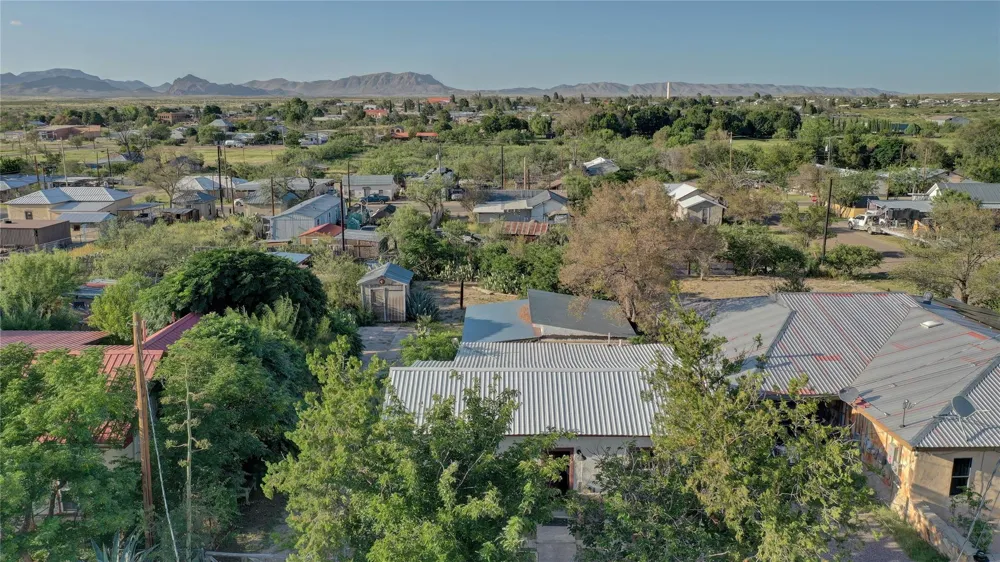207 S 5th Street E Marathon, TX 79842