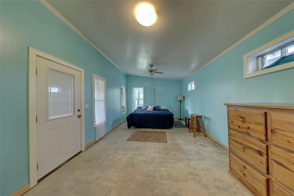 207 S 5th Street E Marathon, TX 79842