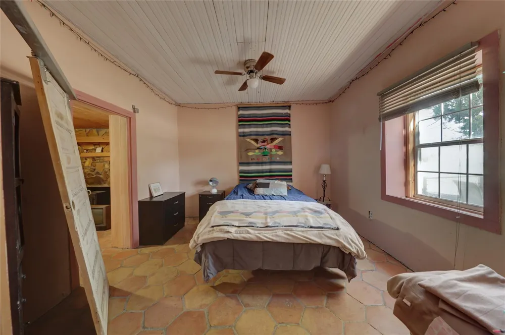 207 S 5th Street E Marathon, TX 79842
