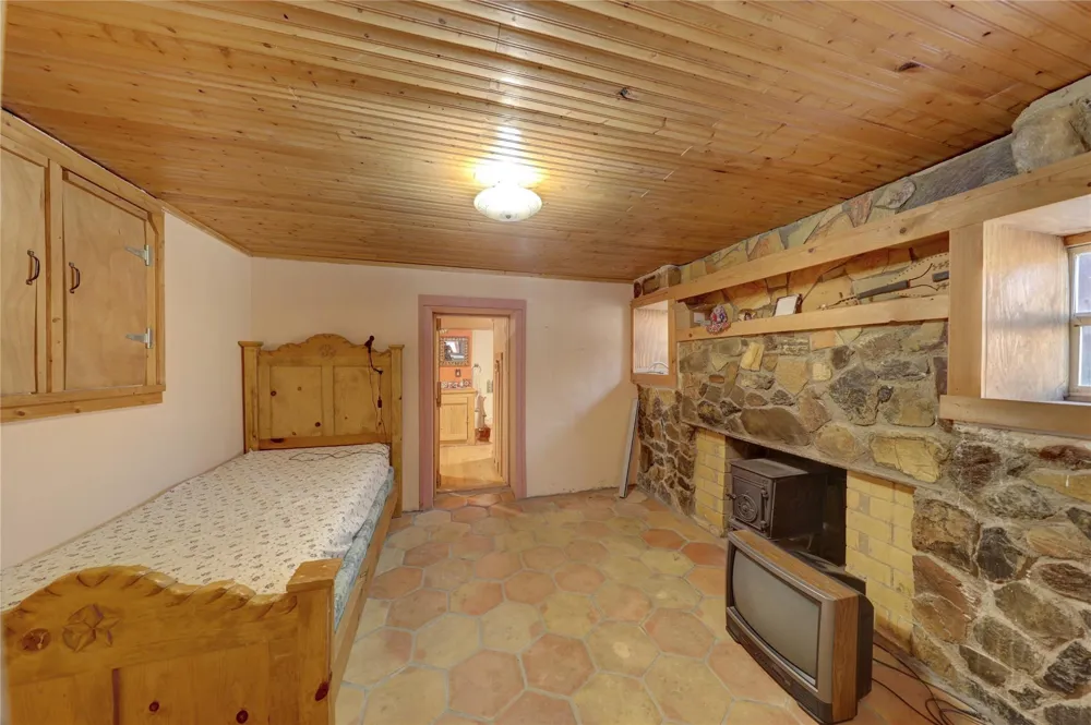 207 S 5th Street E Marathon, TX 79842