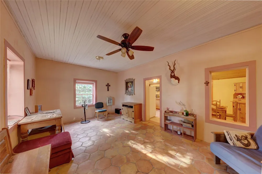 207 S 5th Street E Marathon, TX 79842