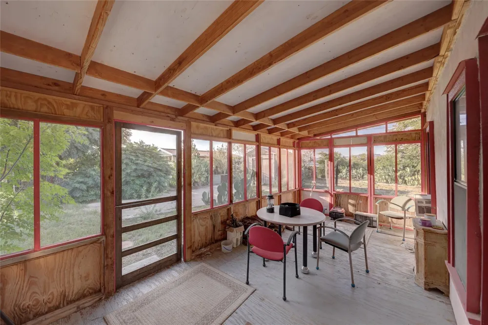 207 S 5th Street E Marathon, TX 79842