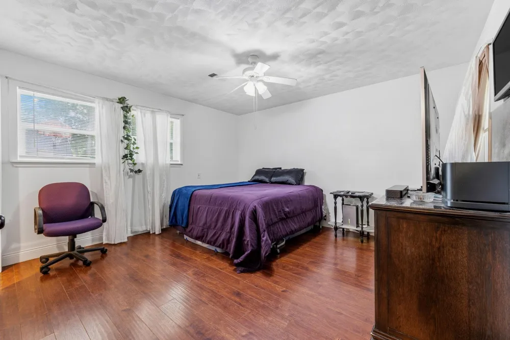 1034 Royal Oak Drive Dickinson, TX 77539