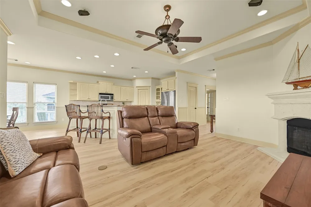 13610 Windlass Circle Galveston, TX 77554