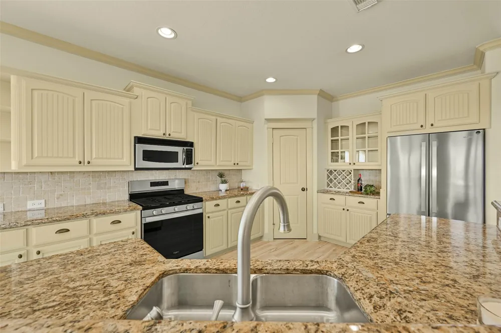13610 Windlass Circle Galveston, TX 77554