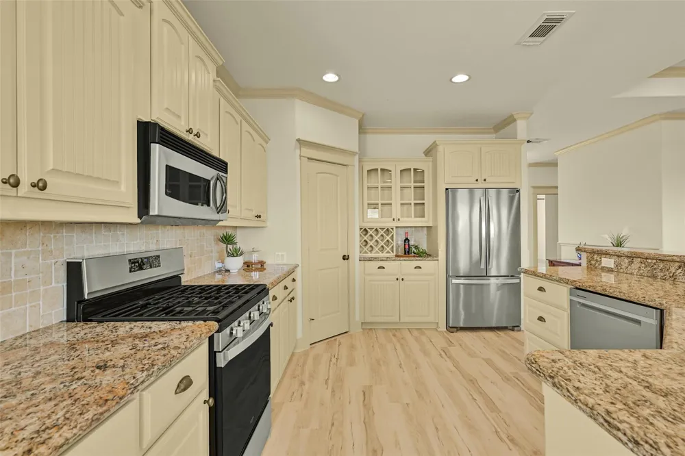 13610 Windlass Circle Galveston, TX 77554