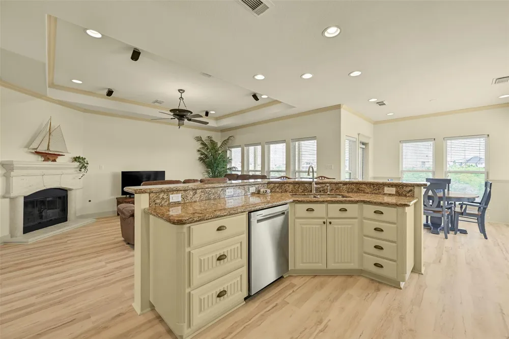 13610 Windlass Circle Galveston, TX 77554