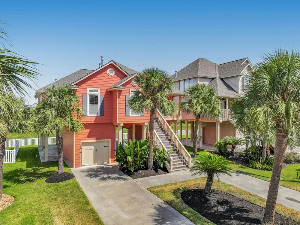 13610 Windlass Circle Galveston, TX 77554