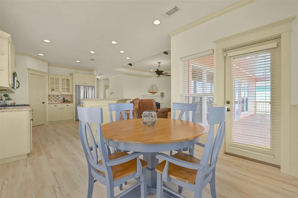 13610 Windlass Circle Galveston, TX 77554