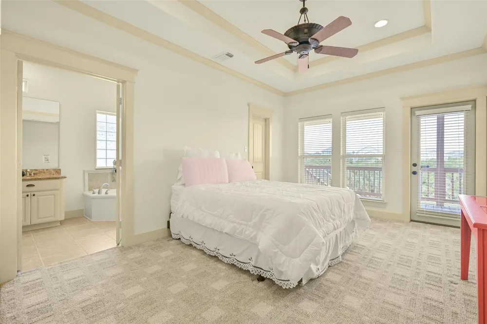 13610 Windlass Circle Galveston, TX 77554