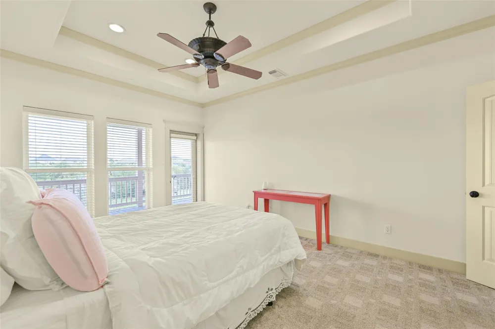 13610 Windlass Circle Galveston, TX 77554