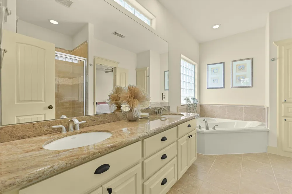 13610 Windlass Circle Galveston, TX 77554