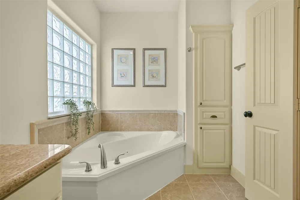 13610 Windlass Circle Galveston, TX 77554