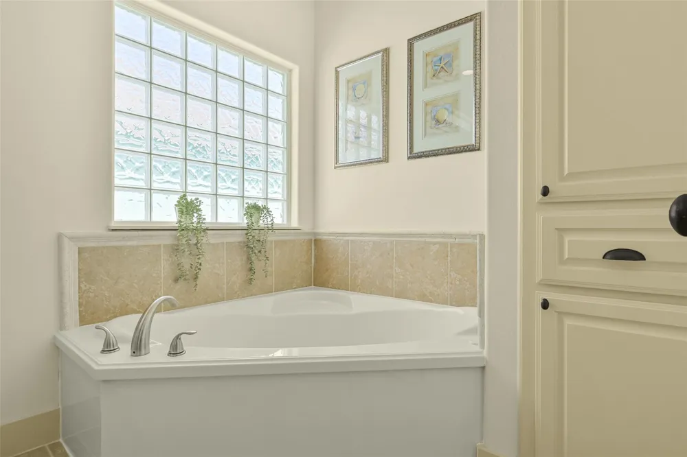 13610 Windlass Circle Galveston, TX 77554