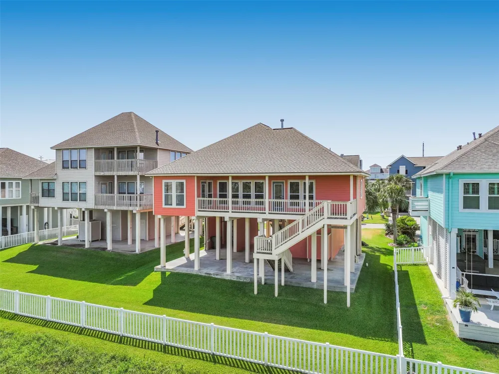 13610 Windlass Circle Galveston, TX 77554