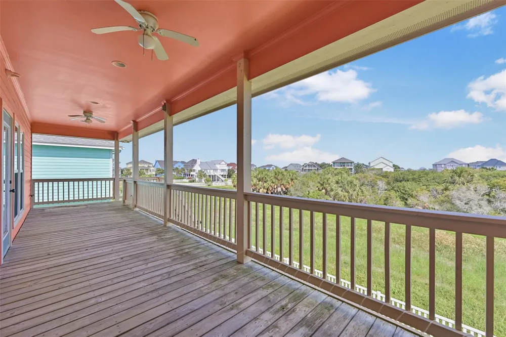 13610 Windlass Circle Galveston, TX 77554