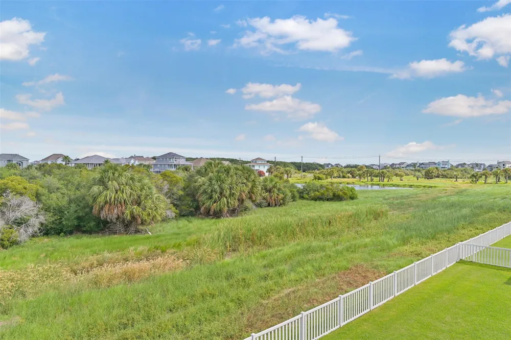 13610 Windlass Circle Galveston, TX 77554