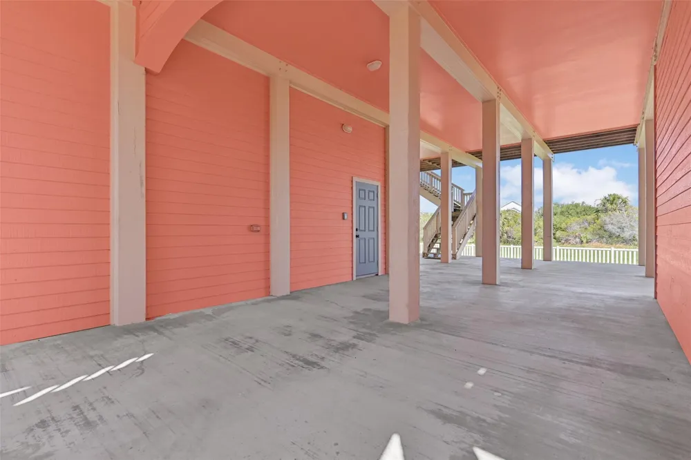 13610 Windlass Circle Galveston, TX 77554