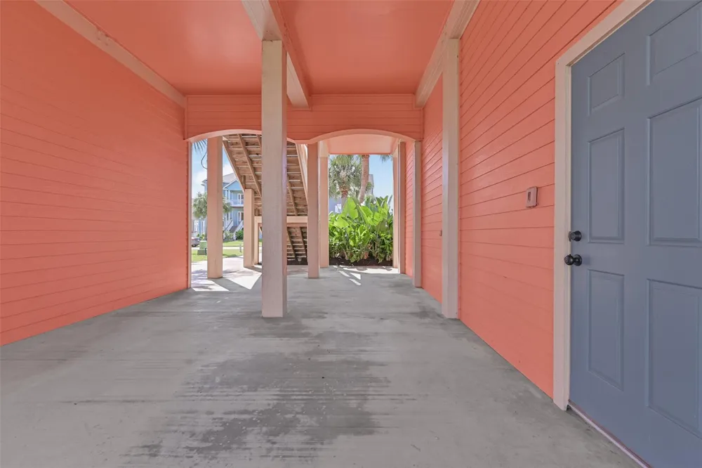 13610 Windlass Circle Galveston, TX 77554