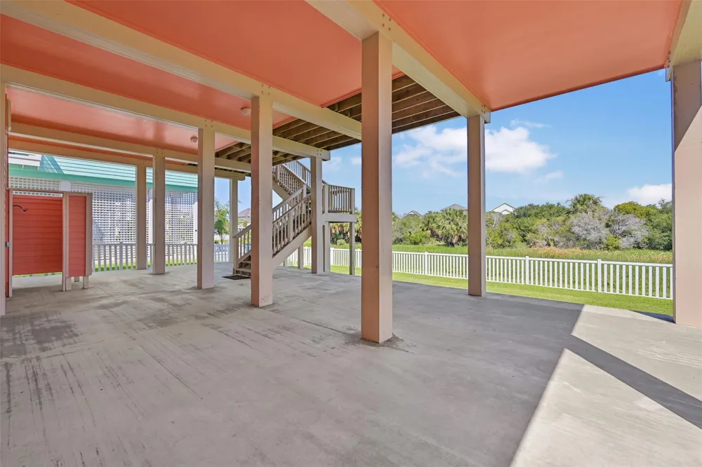 13610 Windlass Circle Galveston, TX 77554