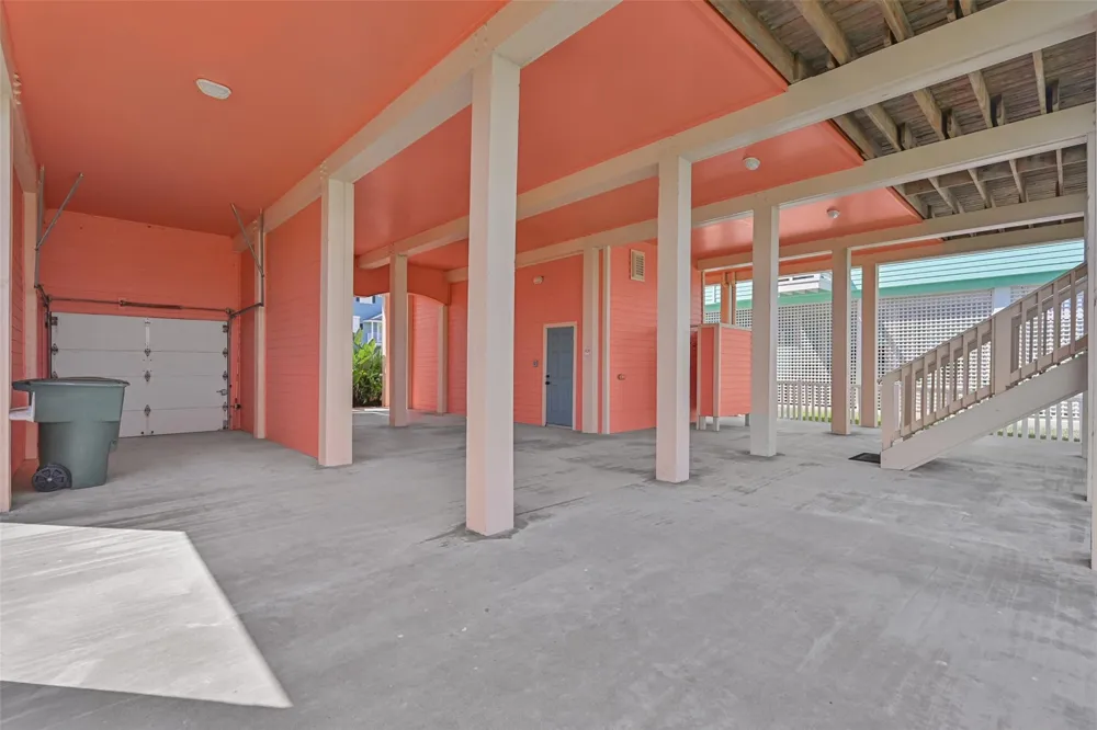 13610 Windlass Circle Galveston, TX 77554