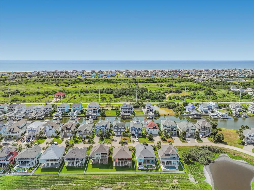 13610 Windlass Circle Galveston, TX 77554