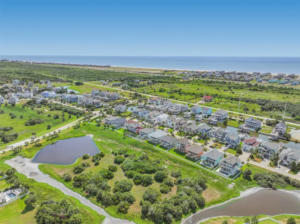 13610 Windlass Circle Galveston, TX 77554