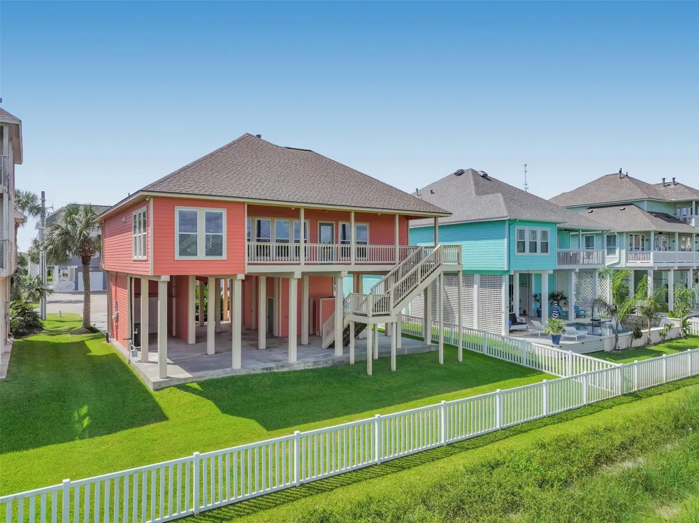 13610 Windlass Circle Galveston, TX 77554