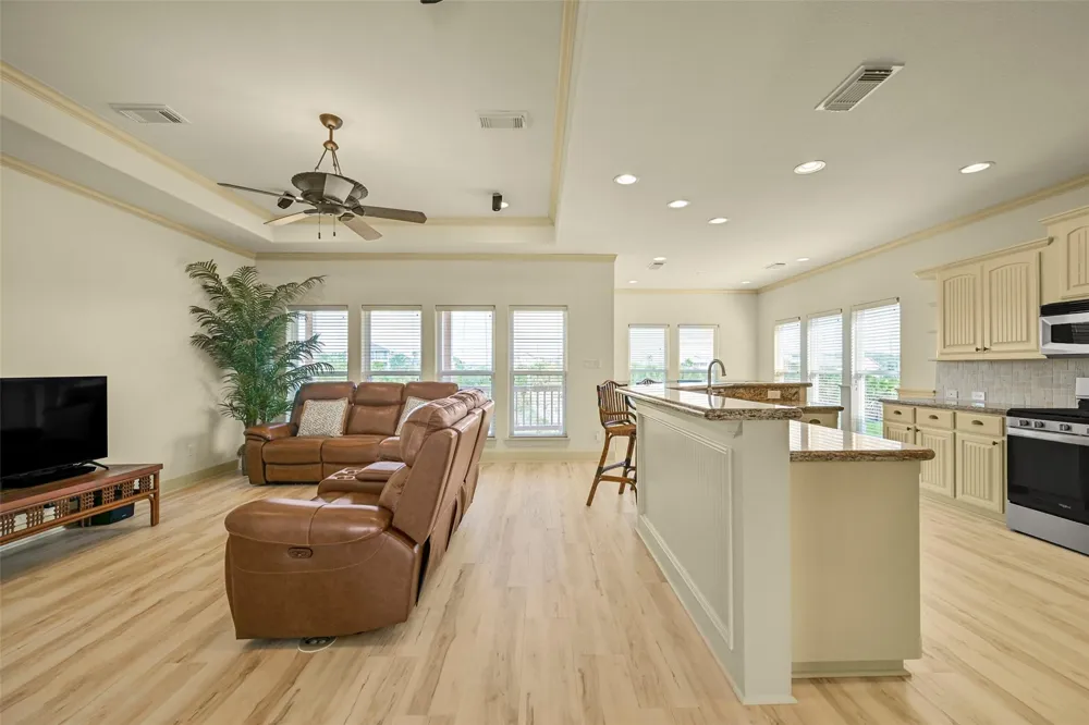 13610 Windlass Circle Galveston, TX 77554