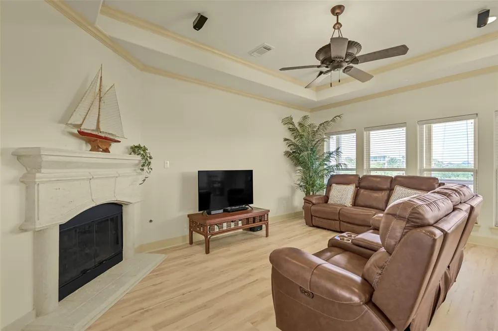 13610 Windlass Circle Galveston, TX 77554