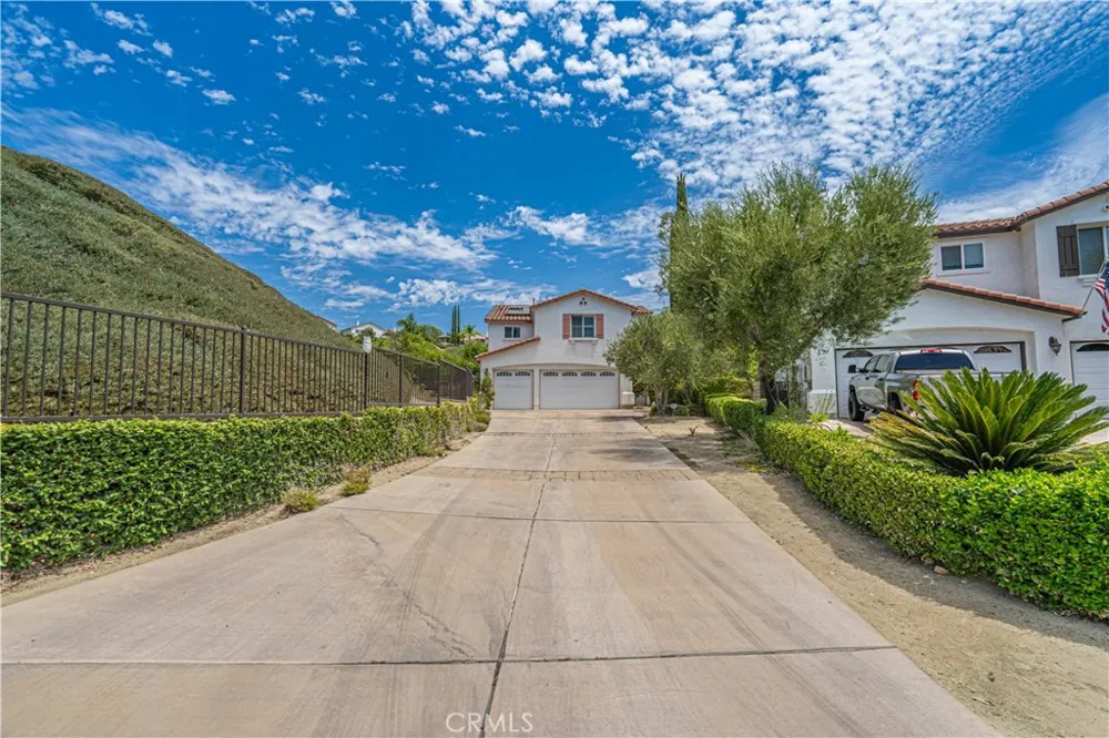 29164 Harmony Way Saugus, CA 91390