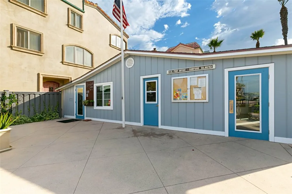 25 Surfside Surfside, CA 90743