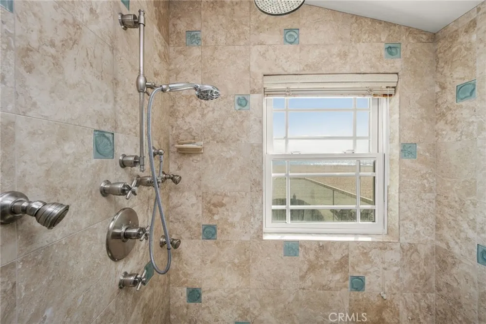 25 Surfside Surfside, CA 90743