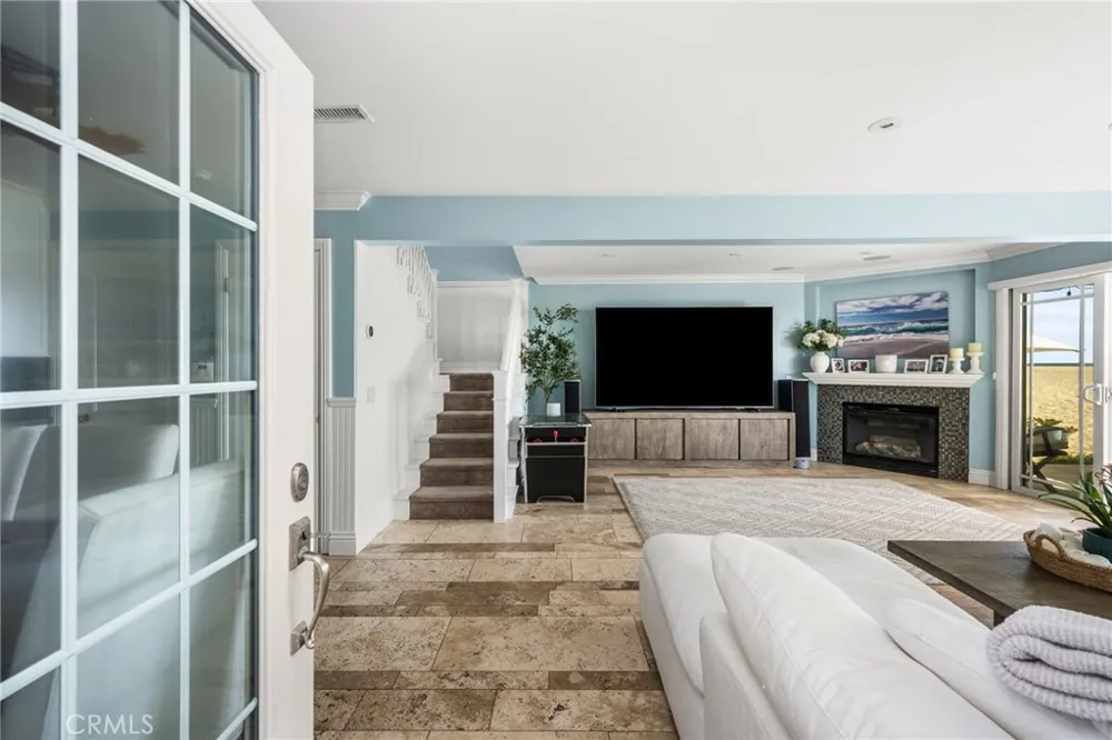 25 Surfside Surfside, CA 90743