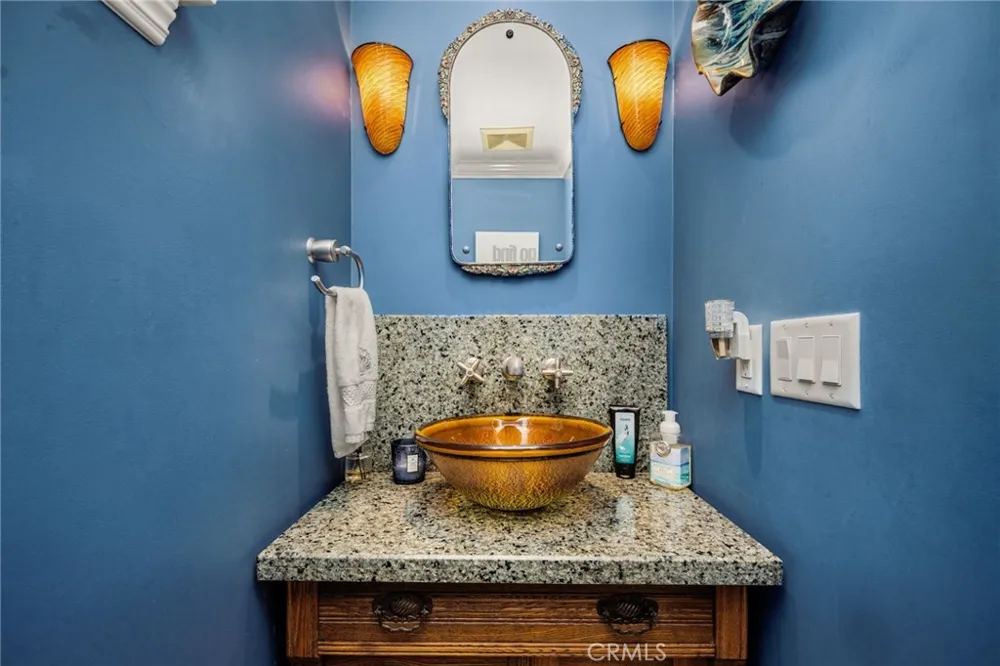 25 Surfside Surfside, CA 90743