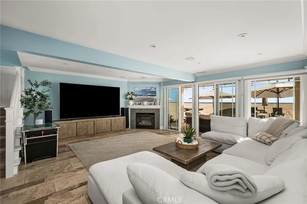 25 Surfside Surfside, CA 90743