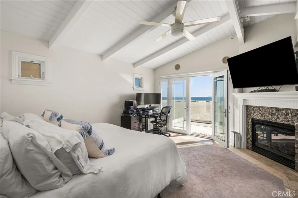 25 Surfside Surfside, CA 90743