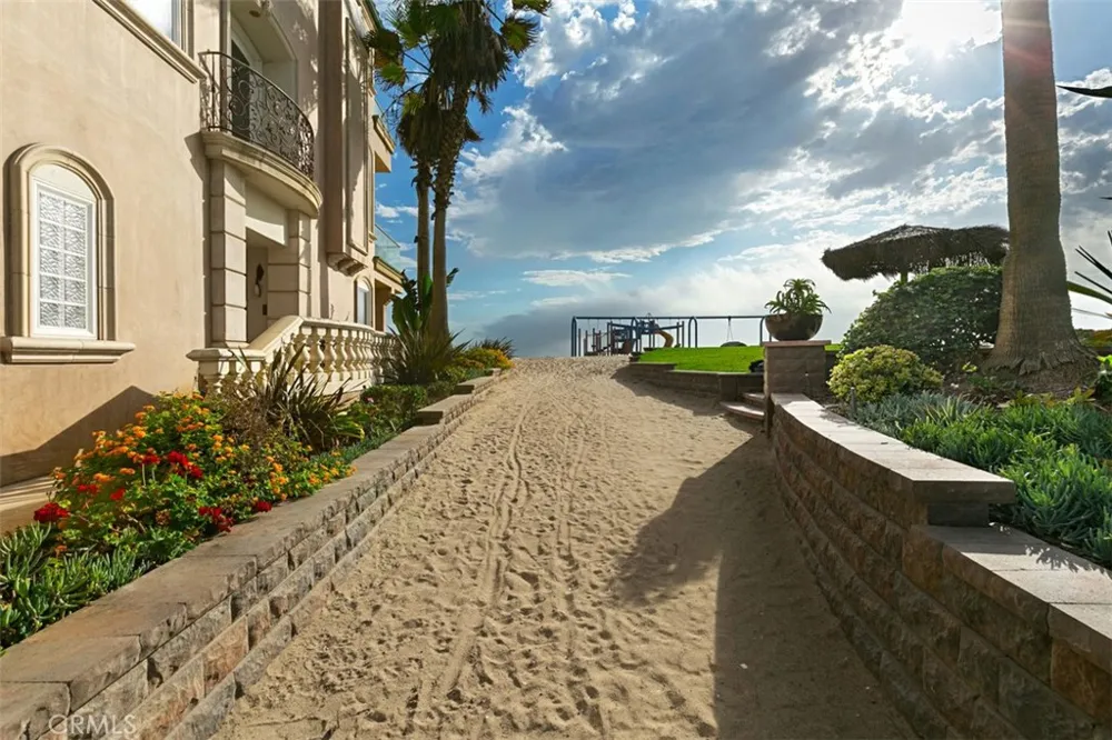 25 Surfside Surfside, CA 90743