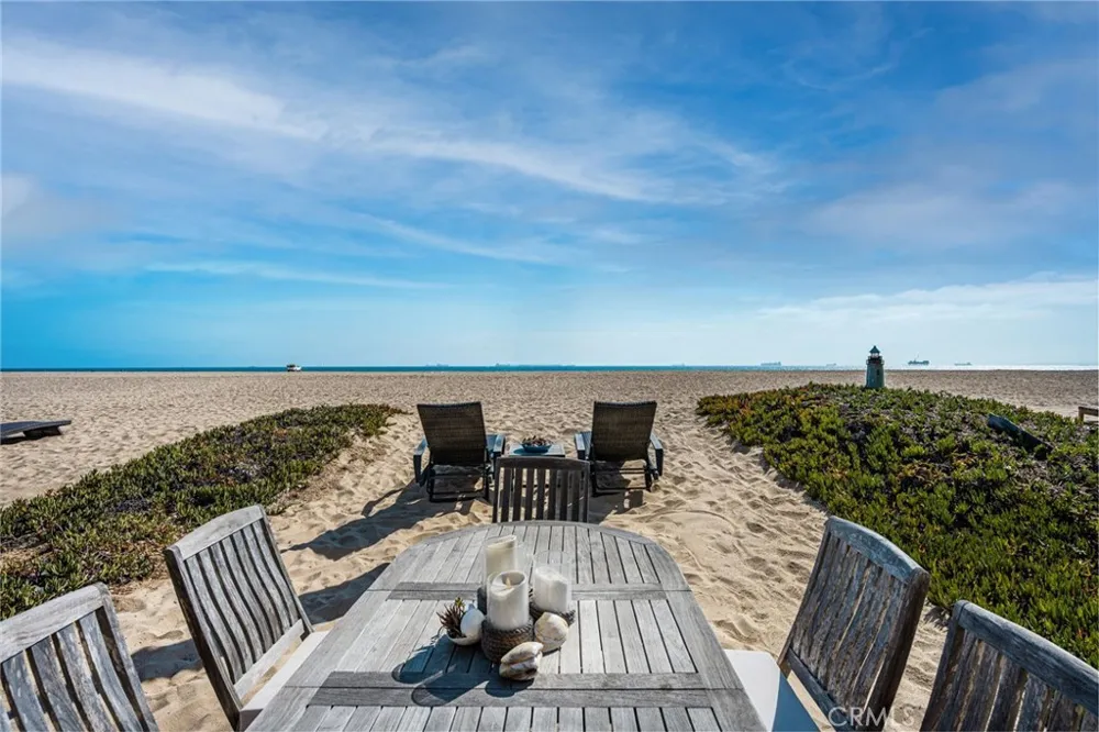 25 Surfside Surfside, CA 90743