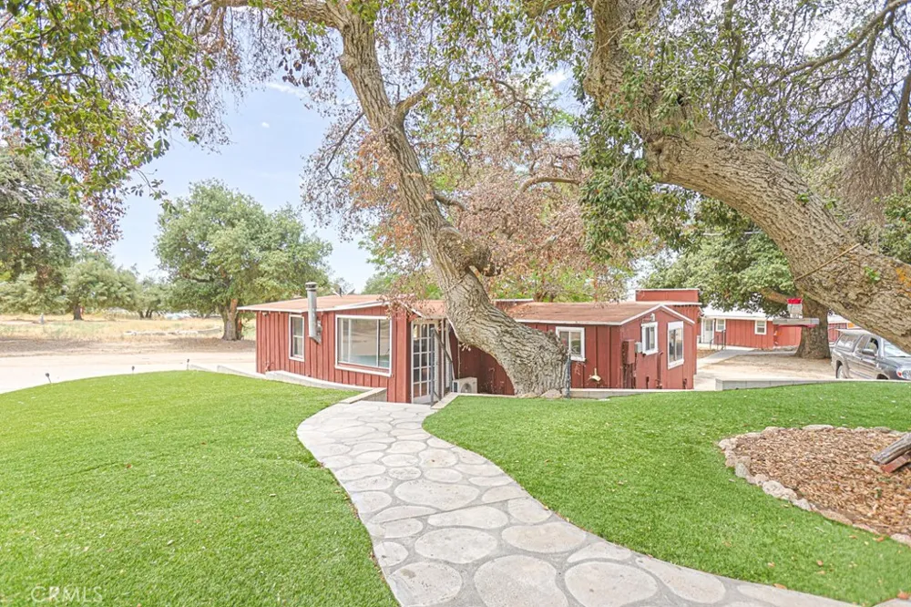 38181 Valley Oak Warner Springs, CA 92086