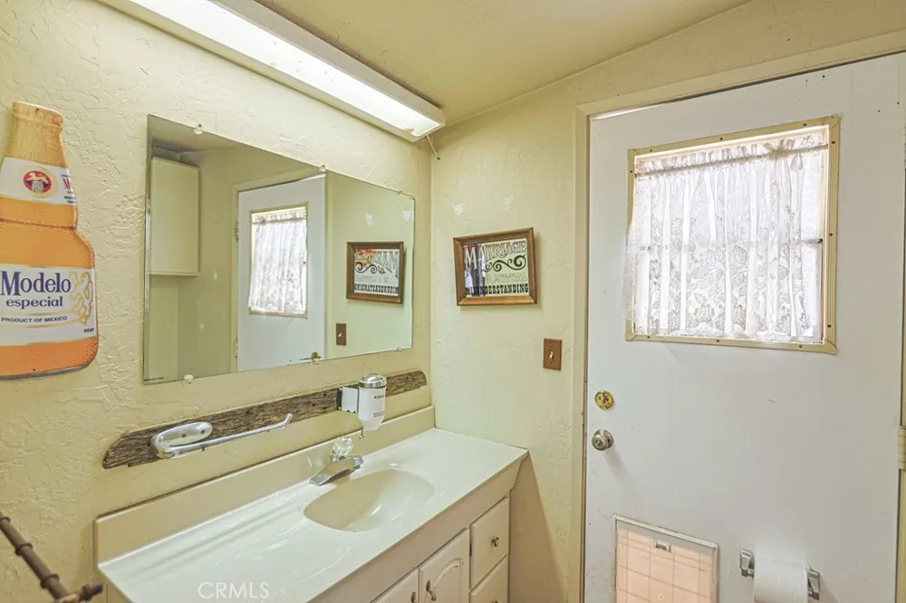 38181 Valley Oak Warner Springs, CA 92086