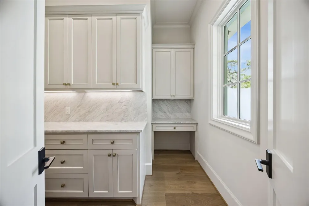10801 Long Shadow Lane Hunters Creek Village, TX 77024
