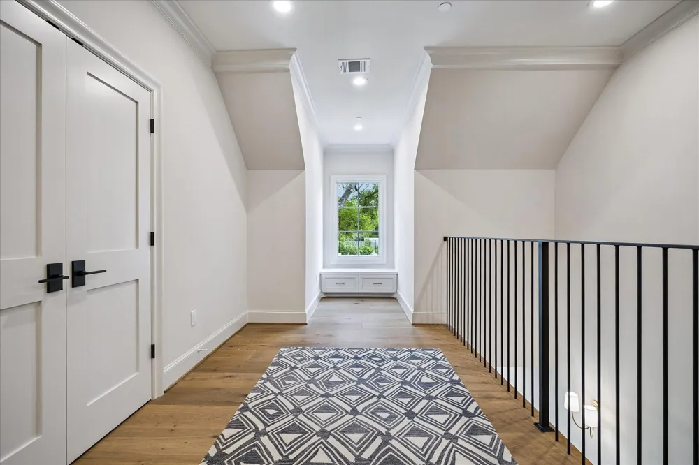 10801 Long Shadow Lane Hunters Creek Village, TX 77024