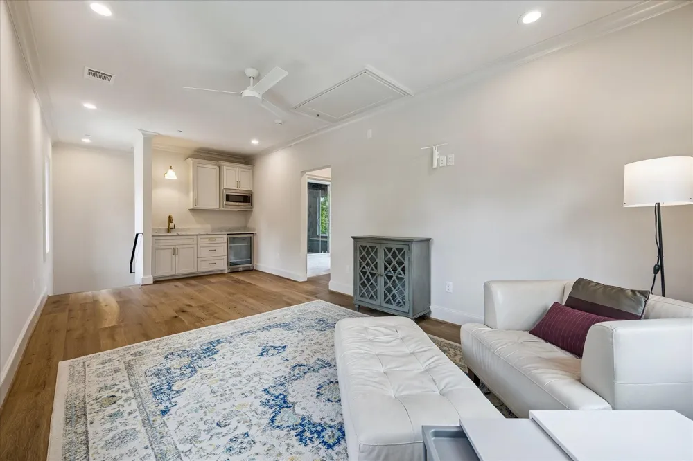 10801 Long Shadow Lane Hunters Creek Village, TX 77024