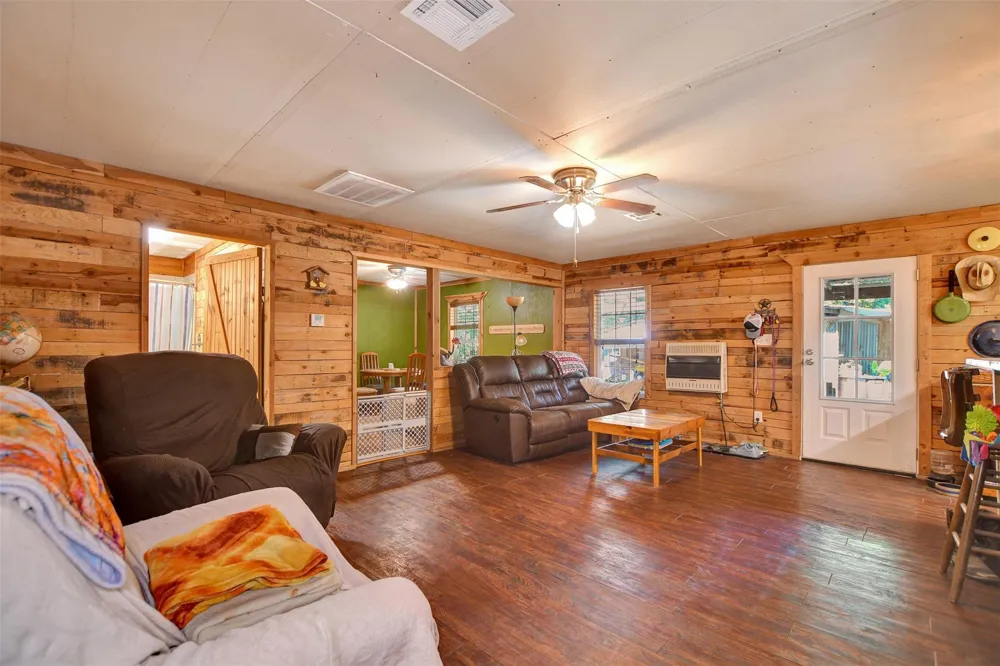 147 Catechis Road Huntsville, TX 77320
