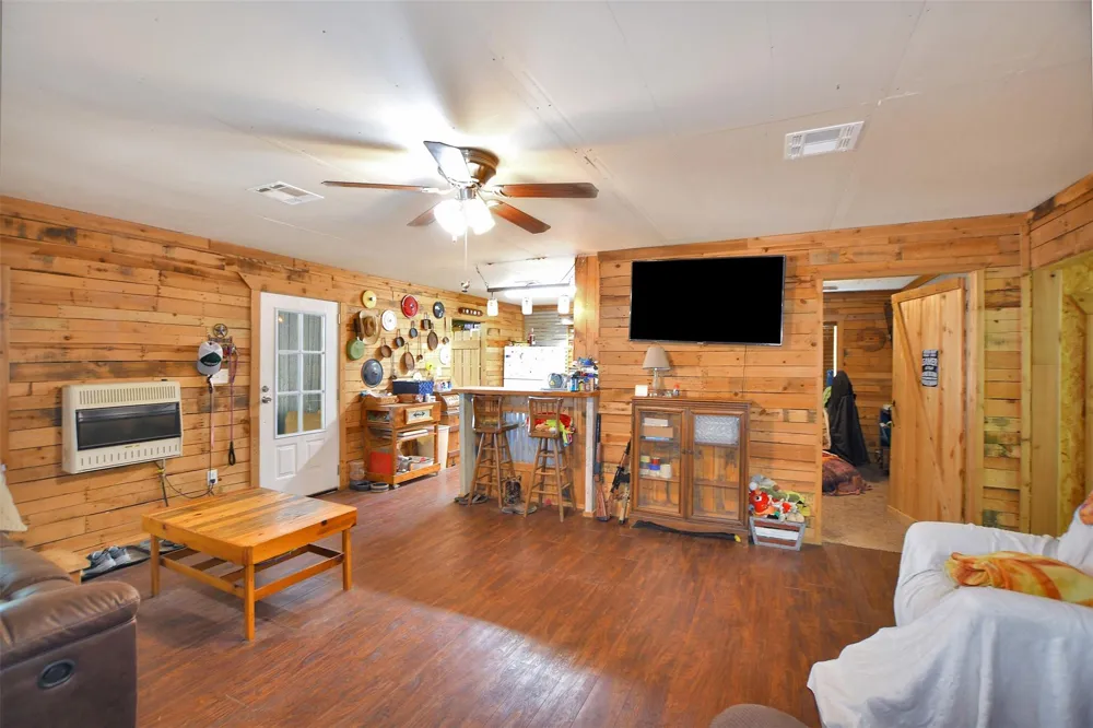 147 Catechis Road Huntsville, TX 77320