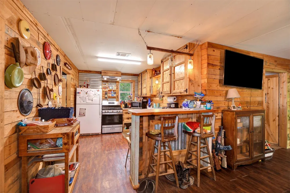 147 Catechis Road Huntsville, TX 77320