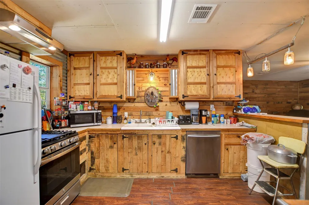 147 Catechis Road Huntsville, TX 77320